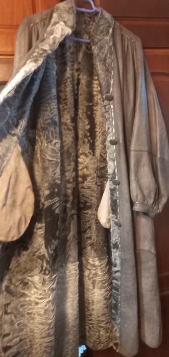 Cojoc  natural cu 2 fețe  :cojoc gri și  astrahan