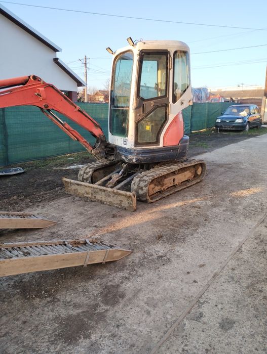 Închiriez excavator de  2,5 tone