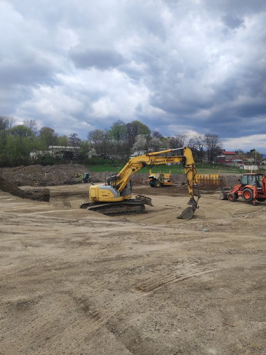 Prestez servicii cu utilaje boldo excavator  bobcat camion