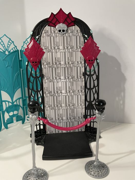 Monster high (монстер хай) мебель