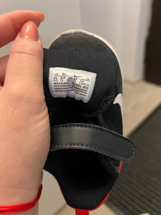 Adidasi nike marimea 21