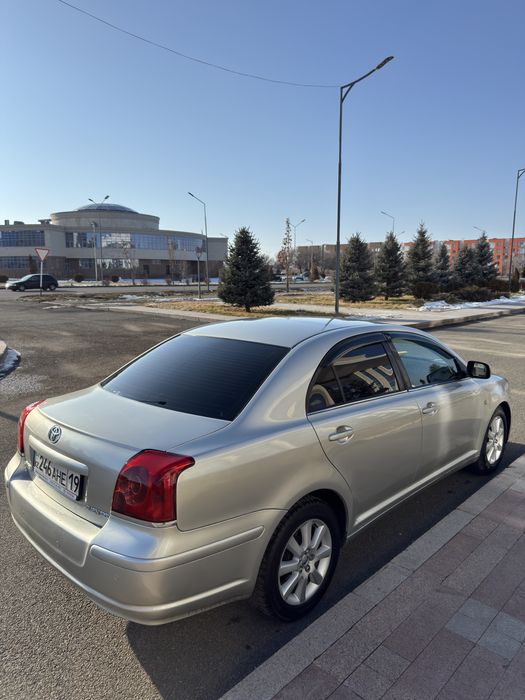 Срочно продам машмну toyota avensis