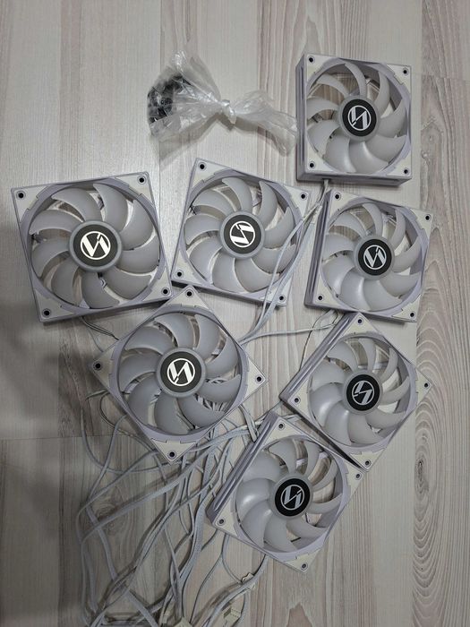 Set 7 ventilatoare albe Lian Li ARGB 120mm + Fan Controller ARGB
