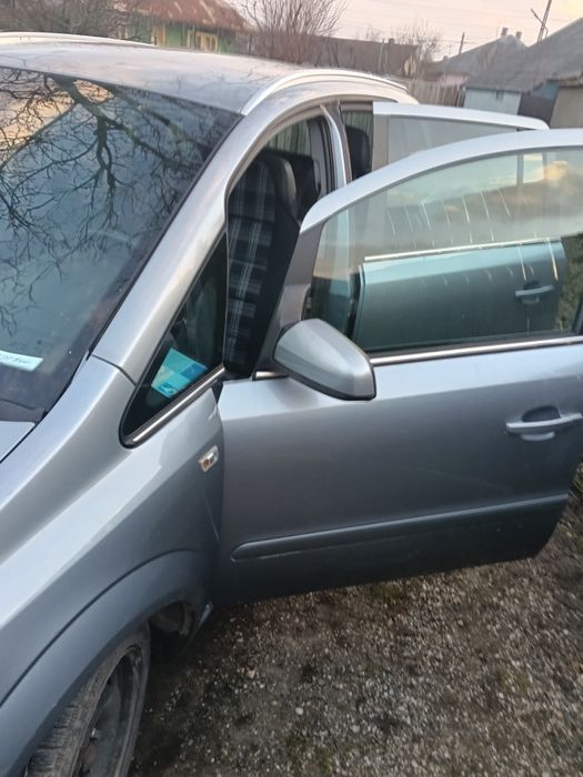 Zafira 1,6 benzina 2009 ,cârlig ,2 chei