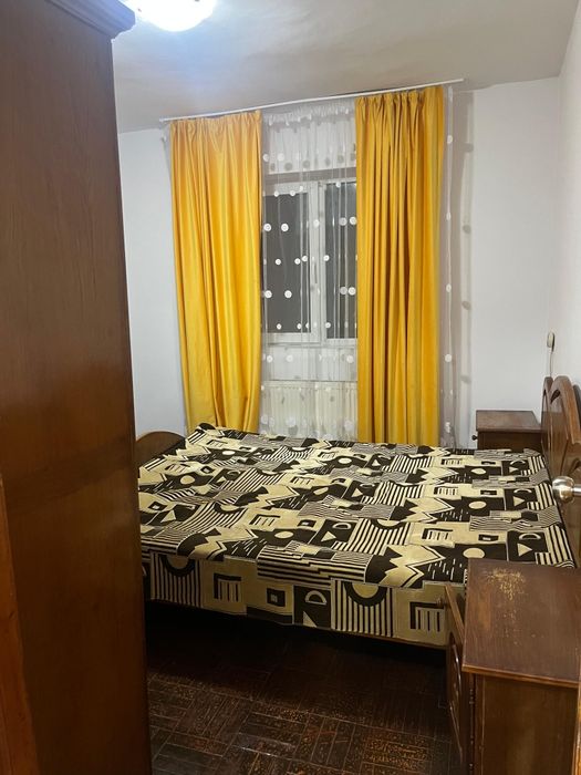 Inchiriez Targoviste, apartament.2 camere ,et.1, in spatele statiei de autobuz  Caraiman si Scoala Mihai Viteazul
