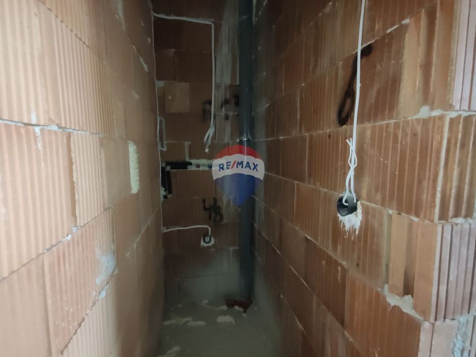 Продава се Двустаен апартамент в Варна, Възраждане 1 - 73 кв.м за 1939 €/кв.м - Снимка #9