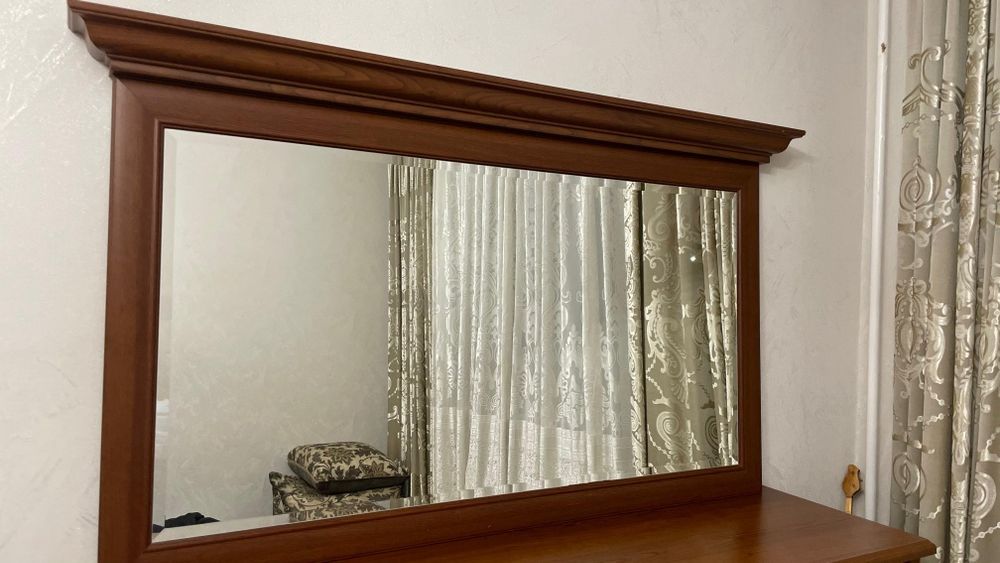 Комод с зеркалом