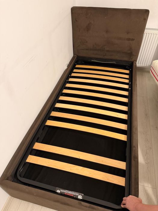 Pat tapitat de o persoana 90x200cm.