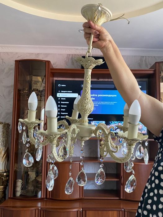 Продаю люстру для гостиной