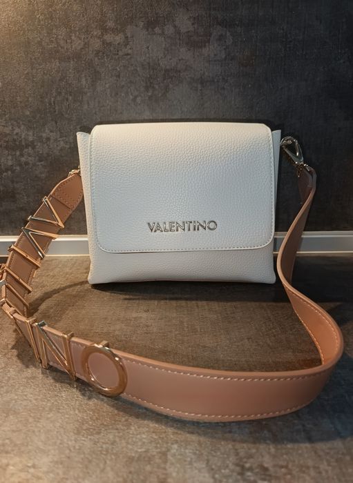 Нова дамска чанта VALENTINO