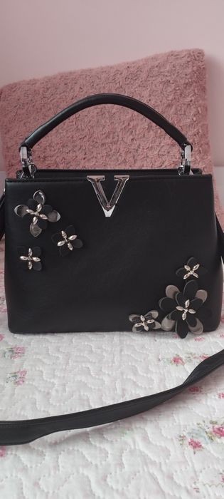 Черна      чанта