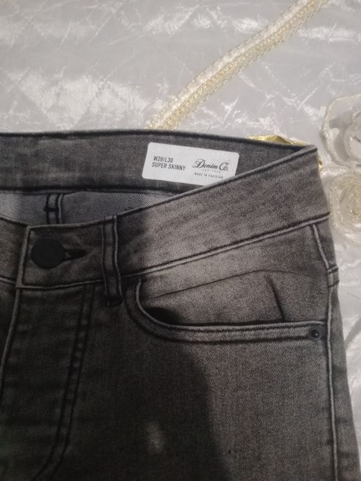 Дамски дънки  с бродерия