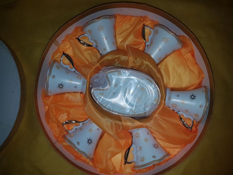 Сервиз за кафе или чай в подаръчна кутия