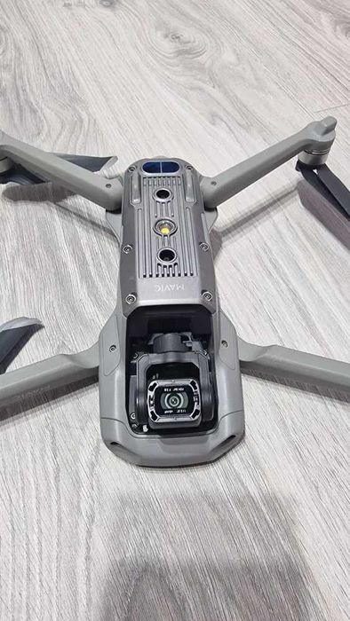 Drona DJI Air 2 + telecomanda + incarcator