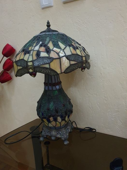 Лампа ручной работы витраж по технике Тиффани
