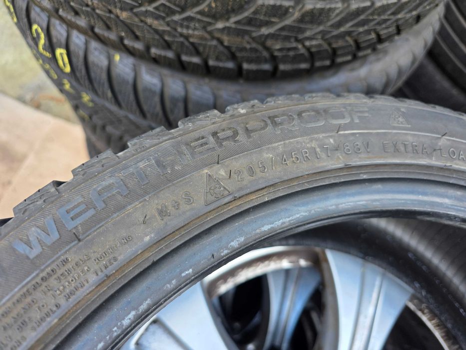 2бр Всесезонни гуми 205 45 17 - Nokian