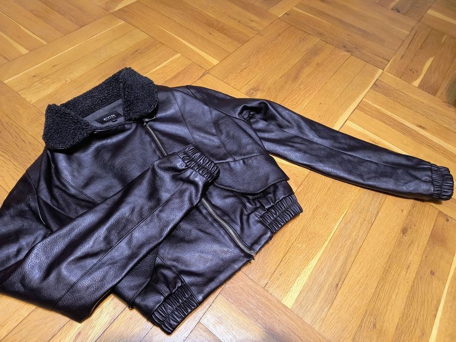 Много късо кожено яке