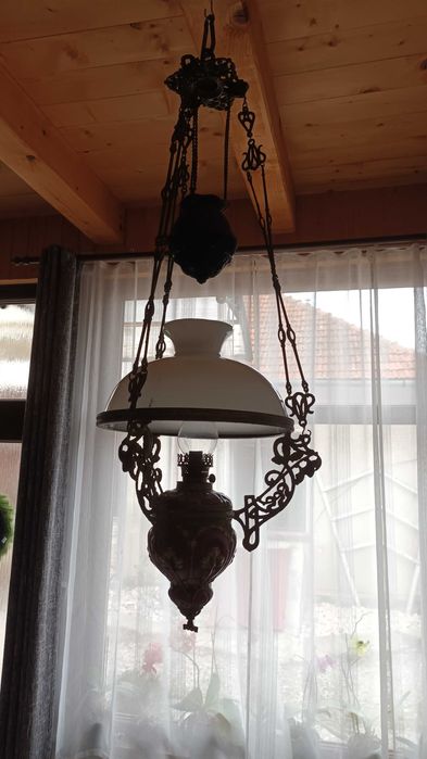 Vand lampa pe gaz pentru tavan vechime