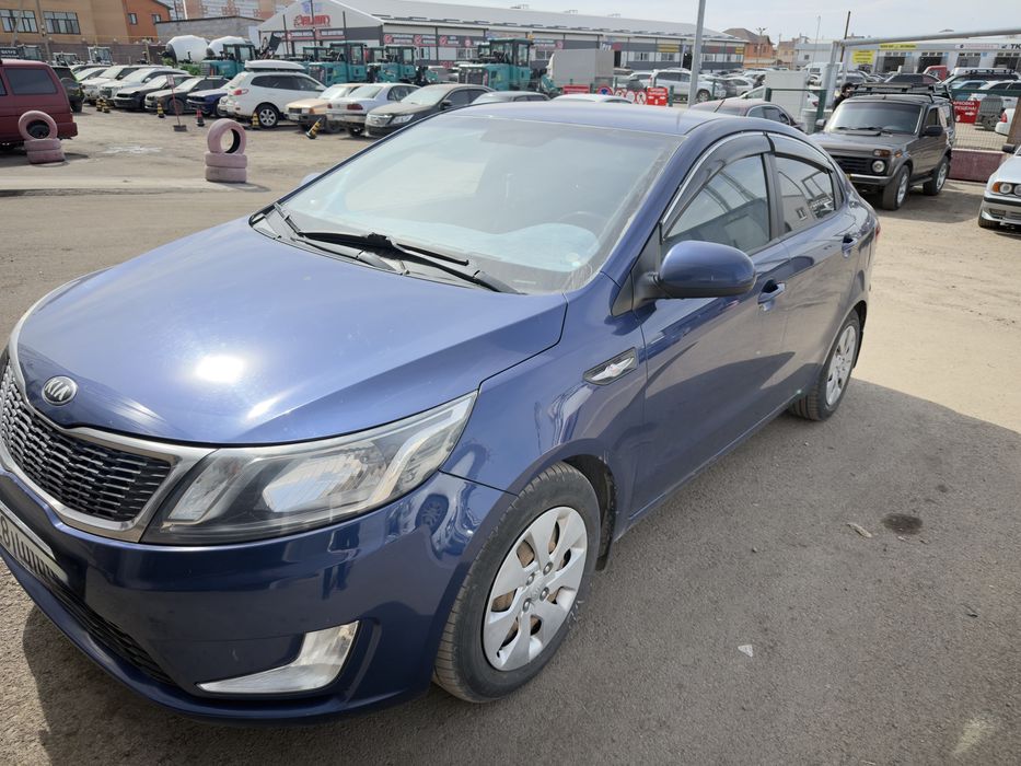 Легковая машина Kia Rio 2014
