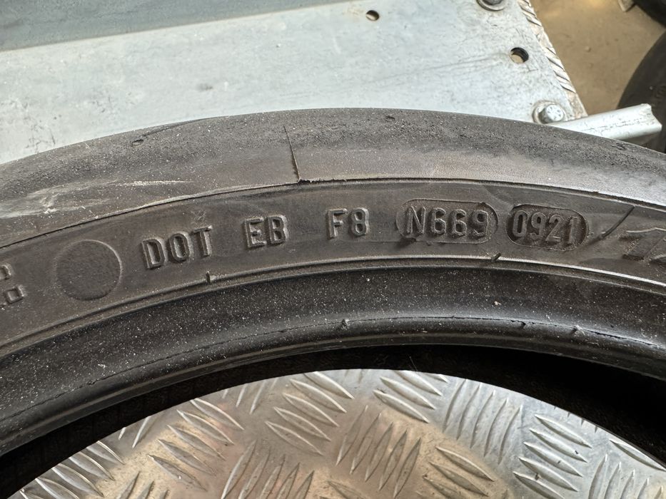 Предна гума Pirelli