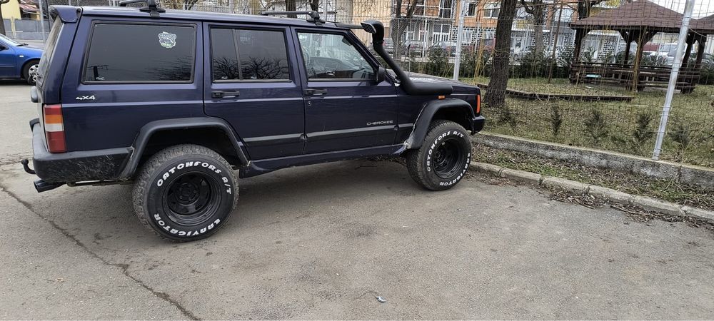 Jeep cherooke 2,5 xj(nu pajero suzuki toyota patrol )