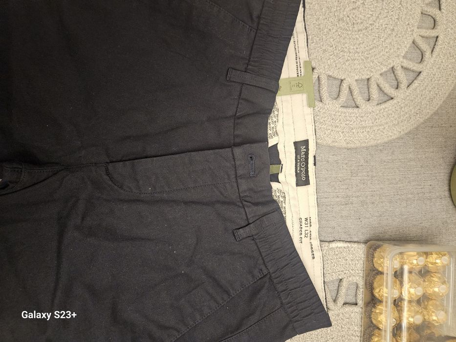 Pantaloni barbatesti