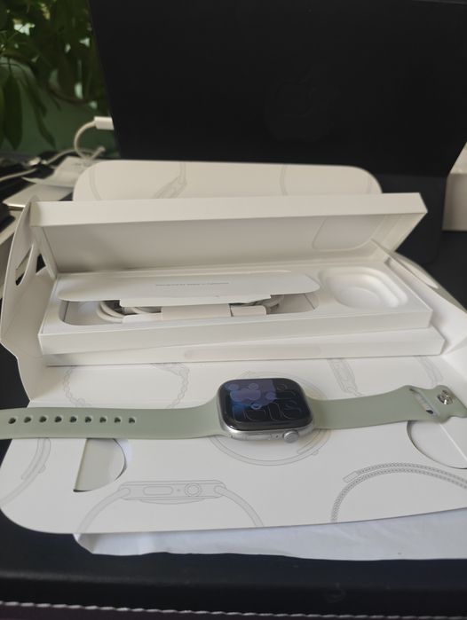 Продава Apple watch 11 46mm  GPS/100 % battery health