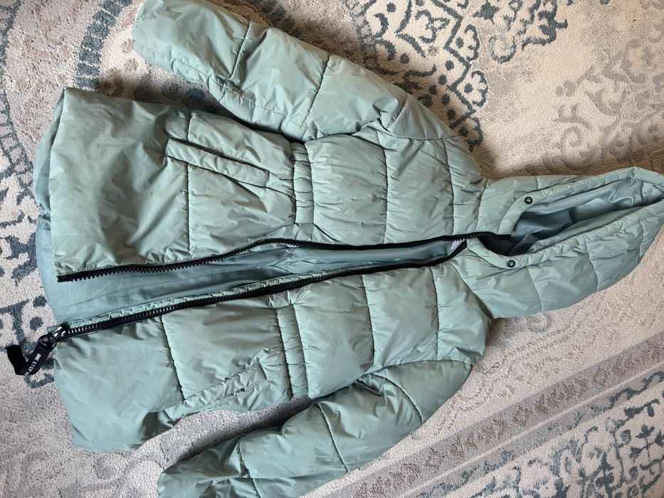 Продам зимную куртку фирмы Futurino