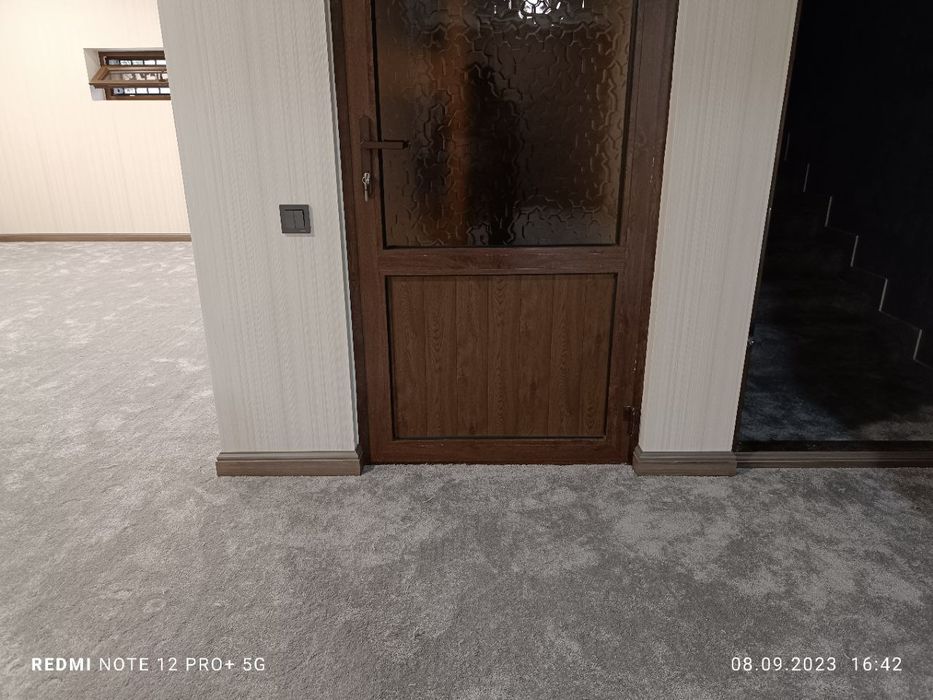 Плинтус устанофка. Plintus oʻrnatamiz