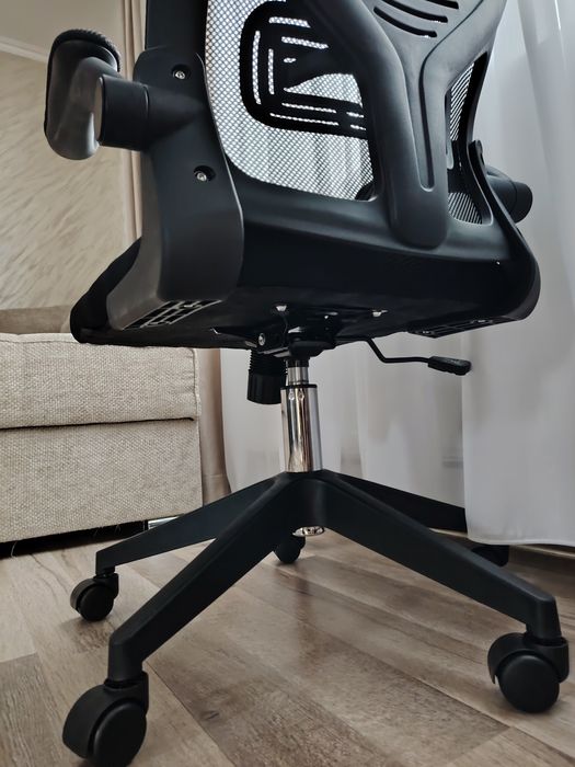 Scaun birou nou de culoare  neagra