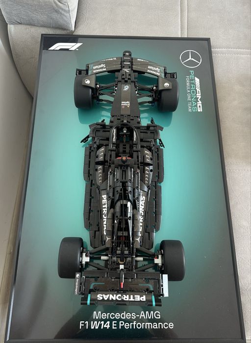 Лего болид Мерседес собраный + рамка