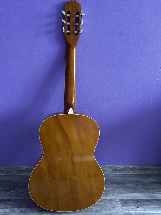 Продам классическую гитару