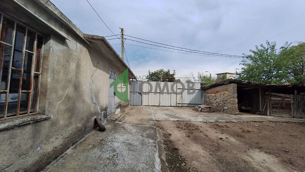 Здрава триетажна къща в село Загоре