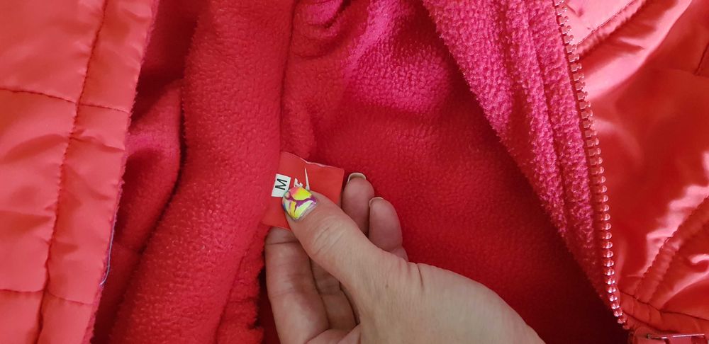 Безрукавка красная