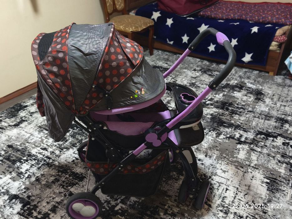 Xolati yangi bo'lgan bolalar aravachasi