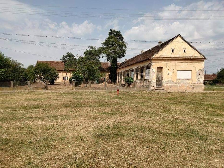 Casa mare 600 mp utili pe teren de 1800 mp