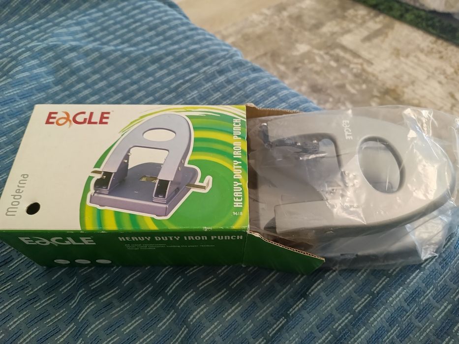 Продам дырокол дешево