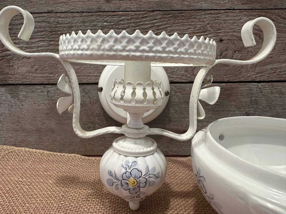 Порцеланов аплик за стена