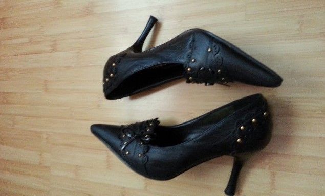 Дамски обувки с ток с капси черни размер 35