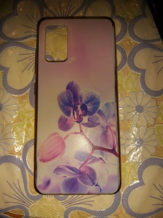 Чехлы на телефон