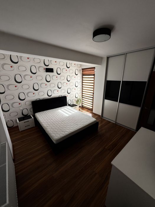 Ofer spre inchiriere apartament 3 camere in zona Compozitori