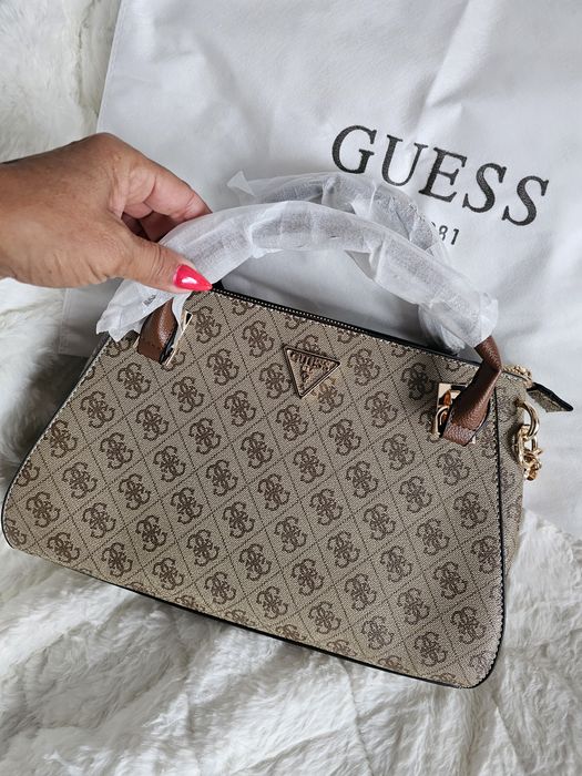 Geanta Guess nou cu eticheta