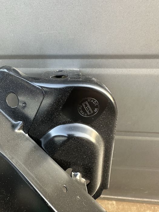 Передние крылья Рено Сандеро 1