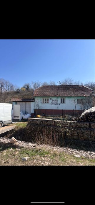Casa de vanzare la tara