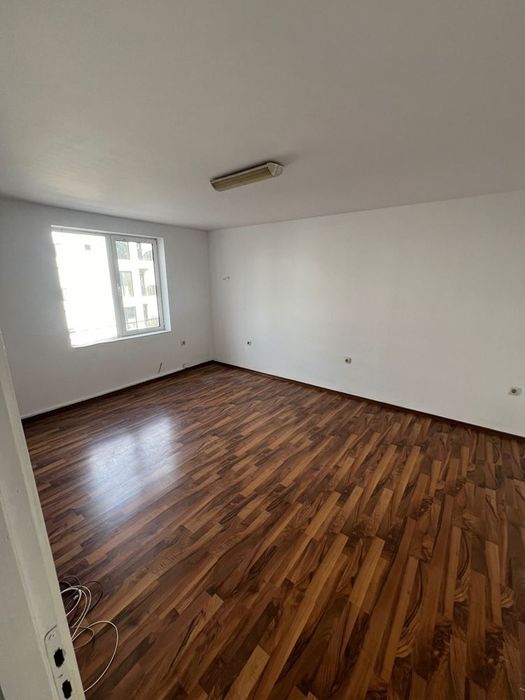 Тристаен апартамент в ж.к. Манастирски ливади! Комуникативна локация!