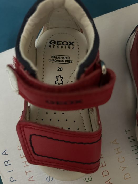 Продам детскую обувь