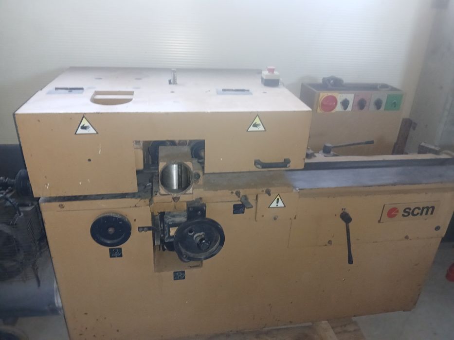 Vand masini pentru atelier de tamplarie