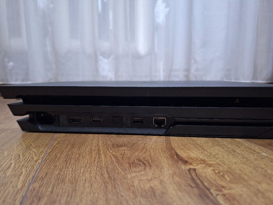 Consola PlayStation 4 Pro cu jocuri incluse