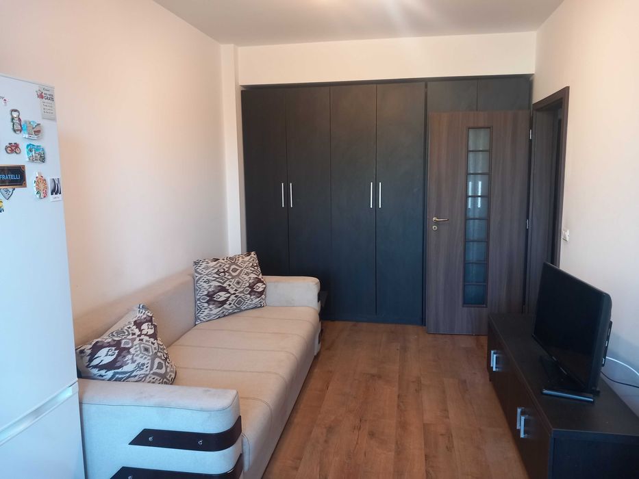 Închiriez apartament 3 camere