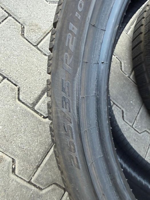 Pirelli Winter P Zero 265/35/R21